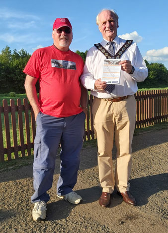 Ian Deavin with Shefford Mayor, Ken Pollard at the Shefford Town Meeting